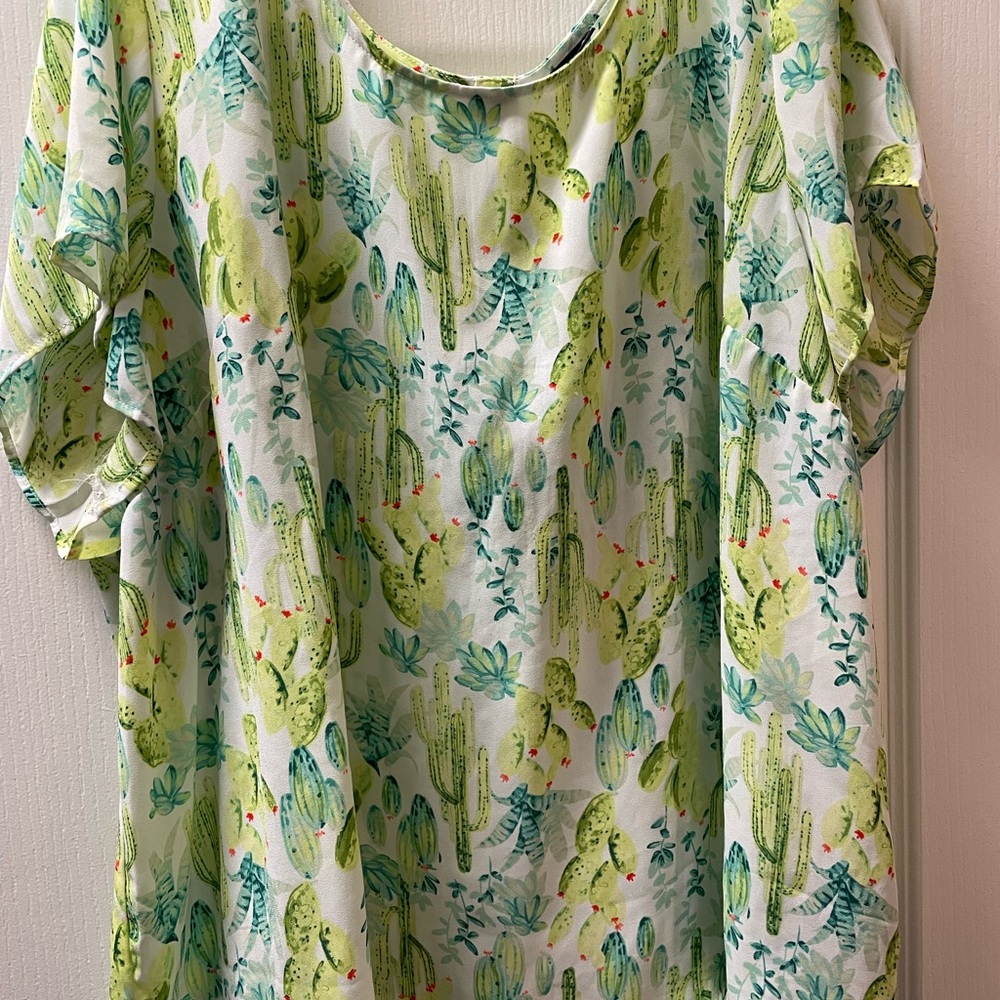 Torrid Cactus Blouse with Button down back.